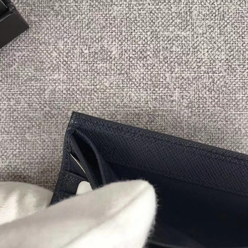 プラダ財布細部ディテール